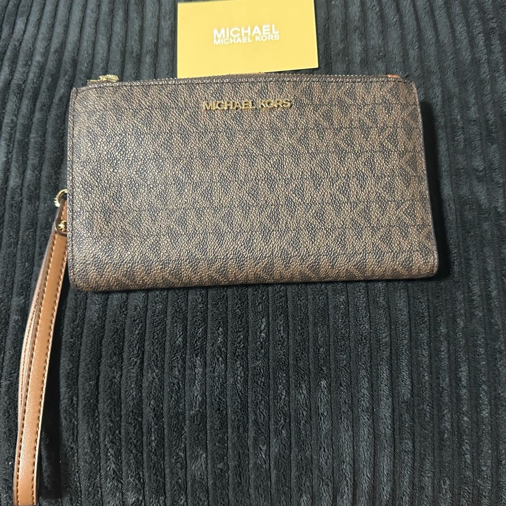Michael Kors Phone Wallet